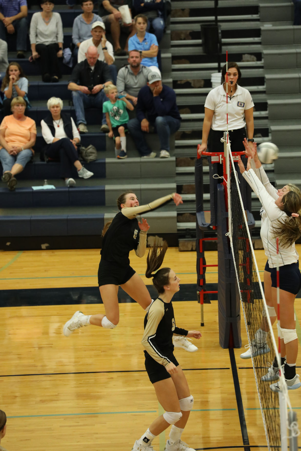 Outtakes_100419_ginwvball44_zlm.JPG